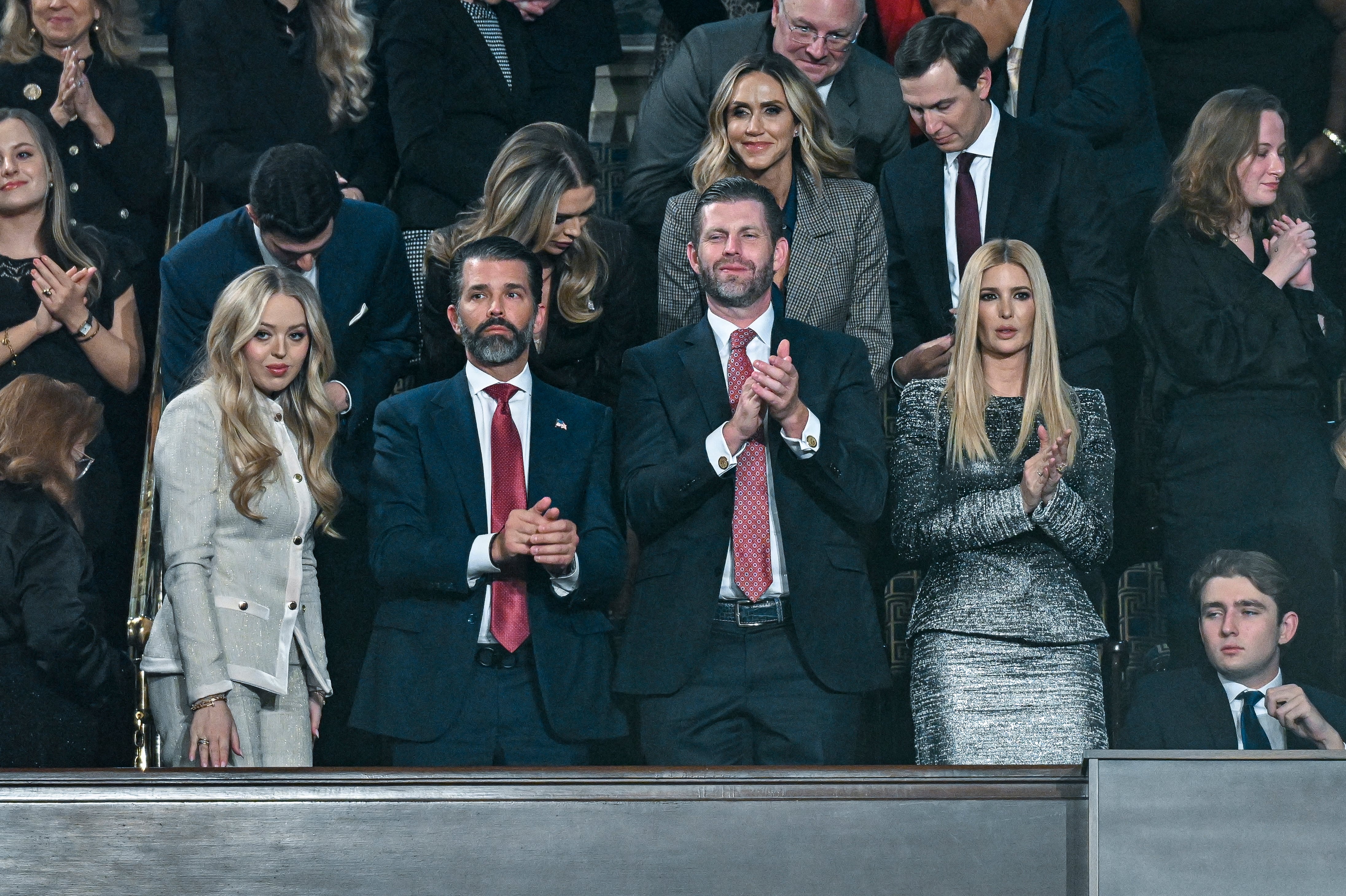 Empresa respaldada por los hijos de Trump busca vender drones al Pentágono y aprovechar el crecimiento del sector militar en Estados Unidos.