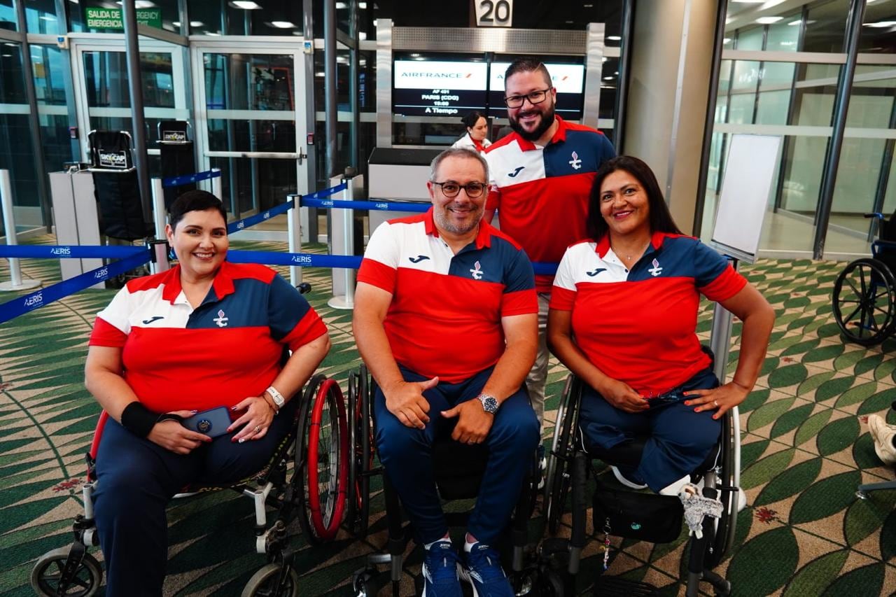 Juegos Paralímpicpos París 2024
Paola Arana (tiro deportivo), Diego Quesada (tiro con arco) y Pilar Riveros (tiro con arco)
Andrés Carvajal, presidente del Comité Paralímpico de Costa Rica.
20 de agosto del 2024
Fotografía: Olman Mora