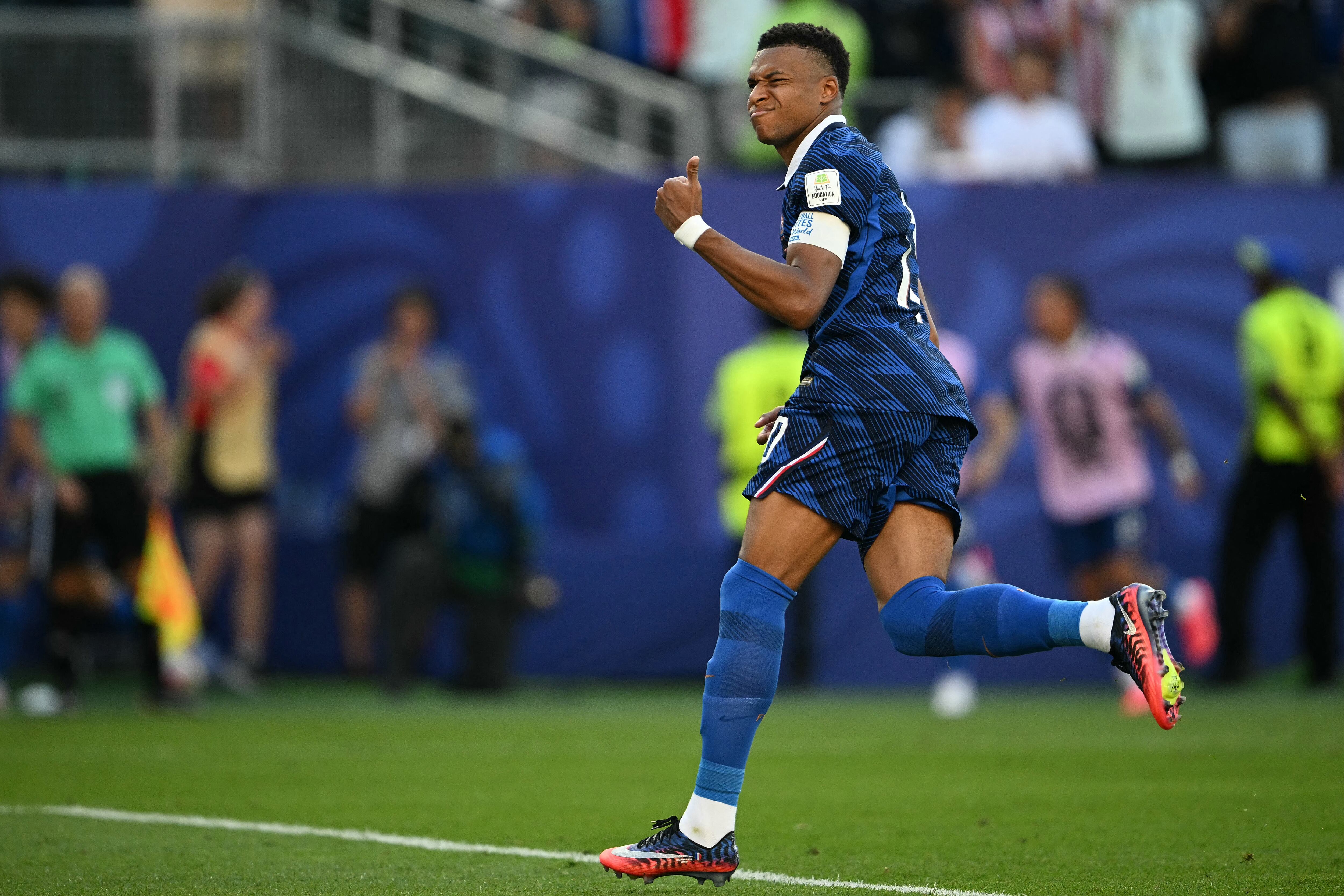 Kylian Mbappe celebra su anotacion contra Paraguay que le dio la victoria a Francia y avanzo a octavos de final del Mundial 2026.