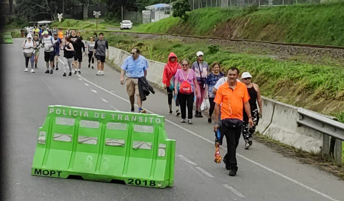 Las autoridades recomiendan a los romeros hidratarse, llevar zapatos cómodos y llevar los medicamentos que requiere. Foto: Keyna Calderón