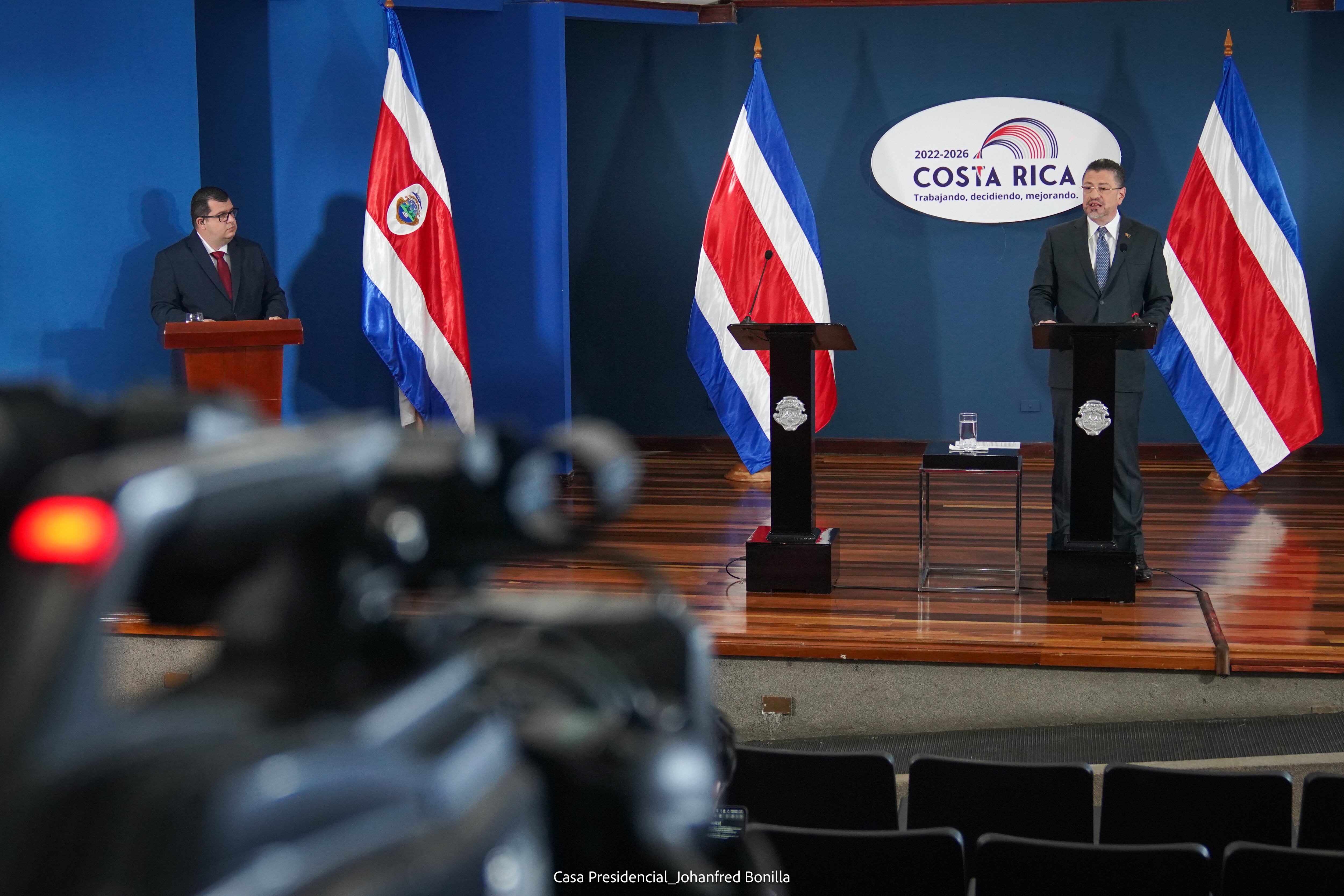 El presidente Rodrigo Chaves, habló en conferencia de Consejo de Gobierno, sobre los resultados de las acciones contra la inseguridad que realiza su administración. Foto: Casa Presidencial