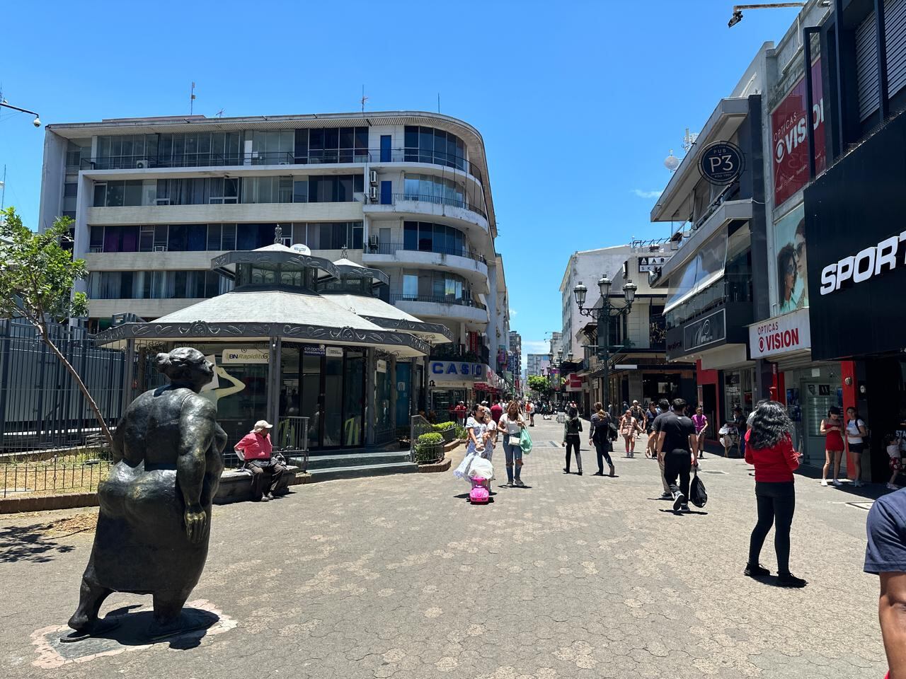 Sol cenital en San José, lunes 15 de abril 2024. Fenómeno se vivió entre las 11:30 a.m. y las 11:40 a.m.