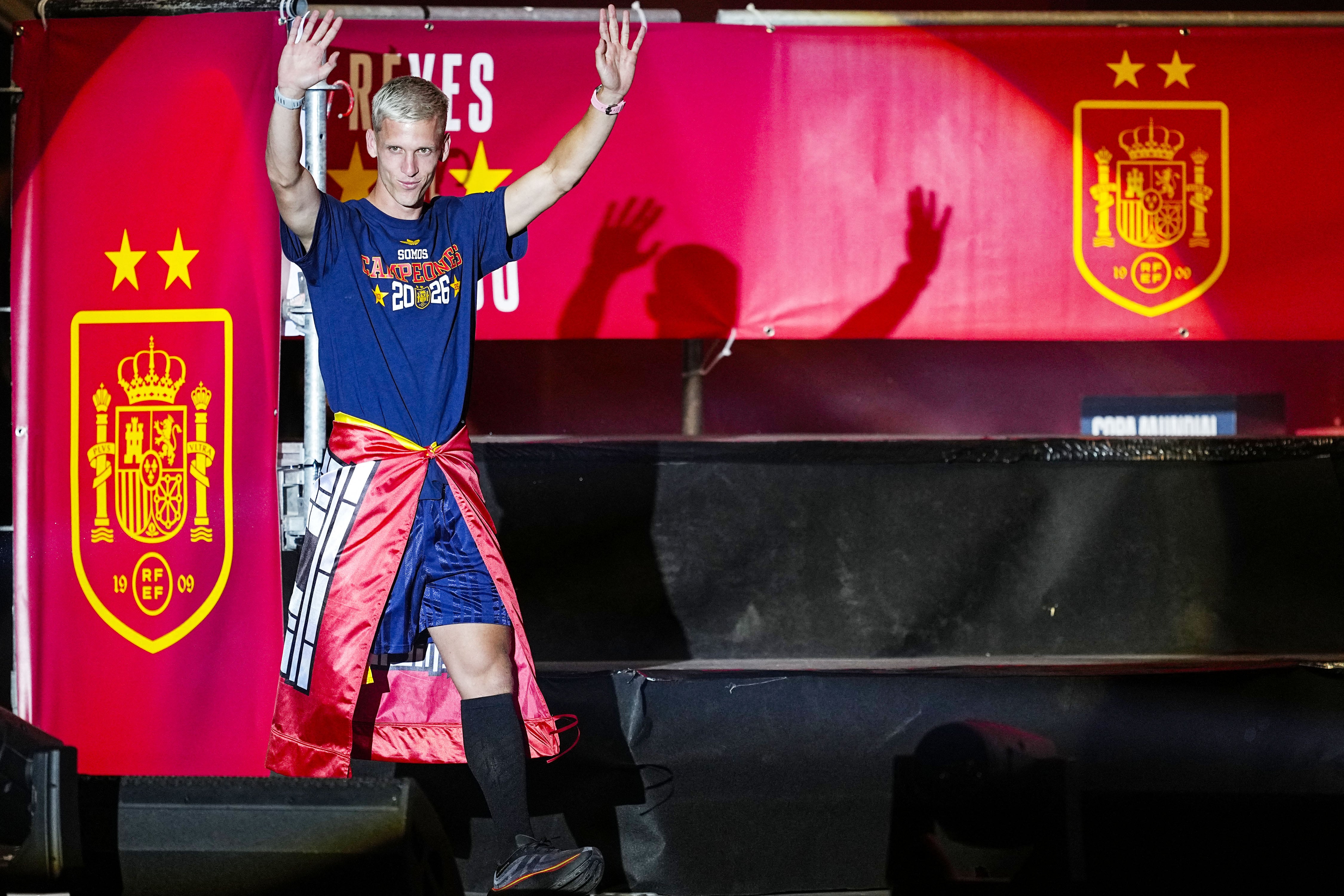 Dani Olmo, aquí durante la celebración en Madrid tras la victoria de España ante Argentina en una final del Mundial 2026 que sigue dando de qué hablar.