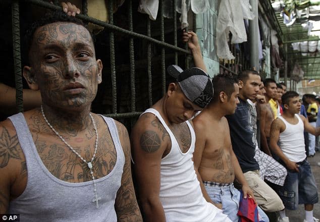 En El Salvador hay entre 30.000 y 60.000 integrantes de pandillas