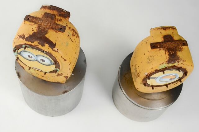 'Los Minions', 2015. Serie 'Personajes'.
Ensamble con desechos industriales e impresión digital, 55 x 39 x 39 cm (cada pieza), de Montserrat Mesalles V.