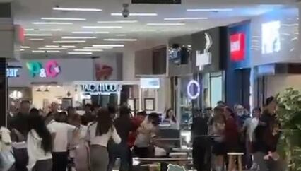 Un zafarrancho en el Multicentro de Desamparados dejó un estudiante y una orientadora heridos con arma blanca.