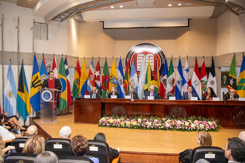 Autoridades de los Supremos Poderes de Costa Rica y representantes judiciales del continente participaron en la ceremonia de apertura del año judicial interamericano. El evento, que tuvo lugar en el Colegio de Abogados y Abogadas, sirvió como marco para la juramentación de los nuevos directivos del organismo internacional.
