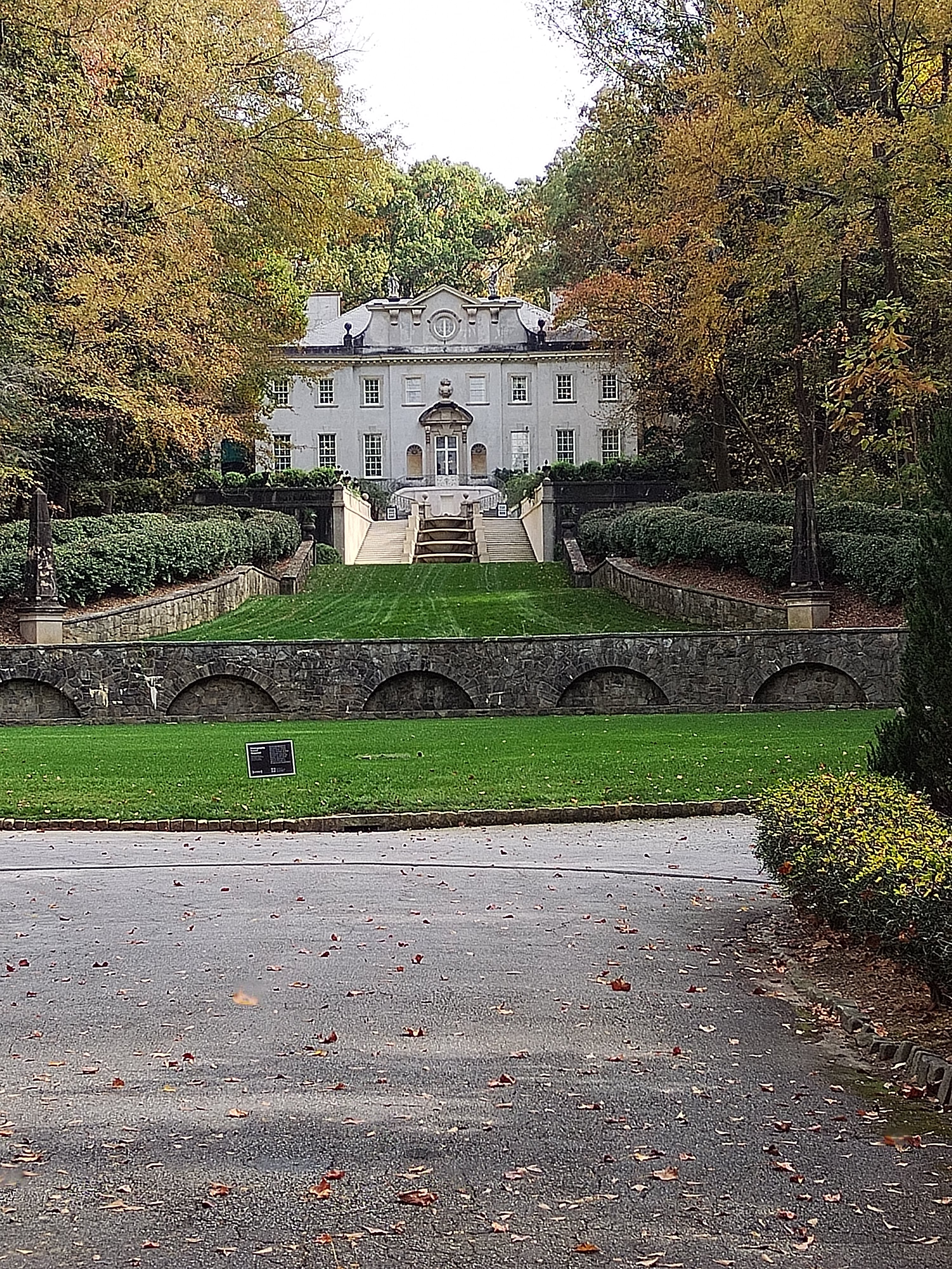 La mansión The Swan House está en Buckhead, en el norte de Atlanta, y fue diseñada por el arquitecto Philip T. Shutze.