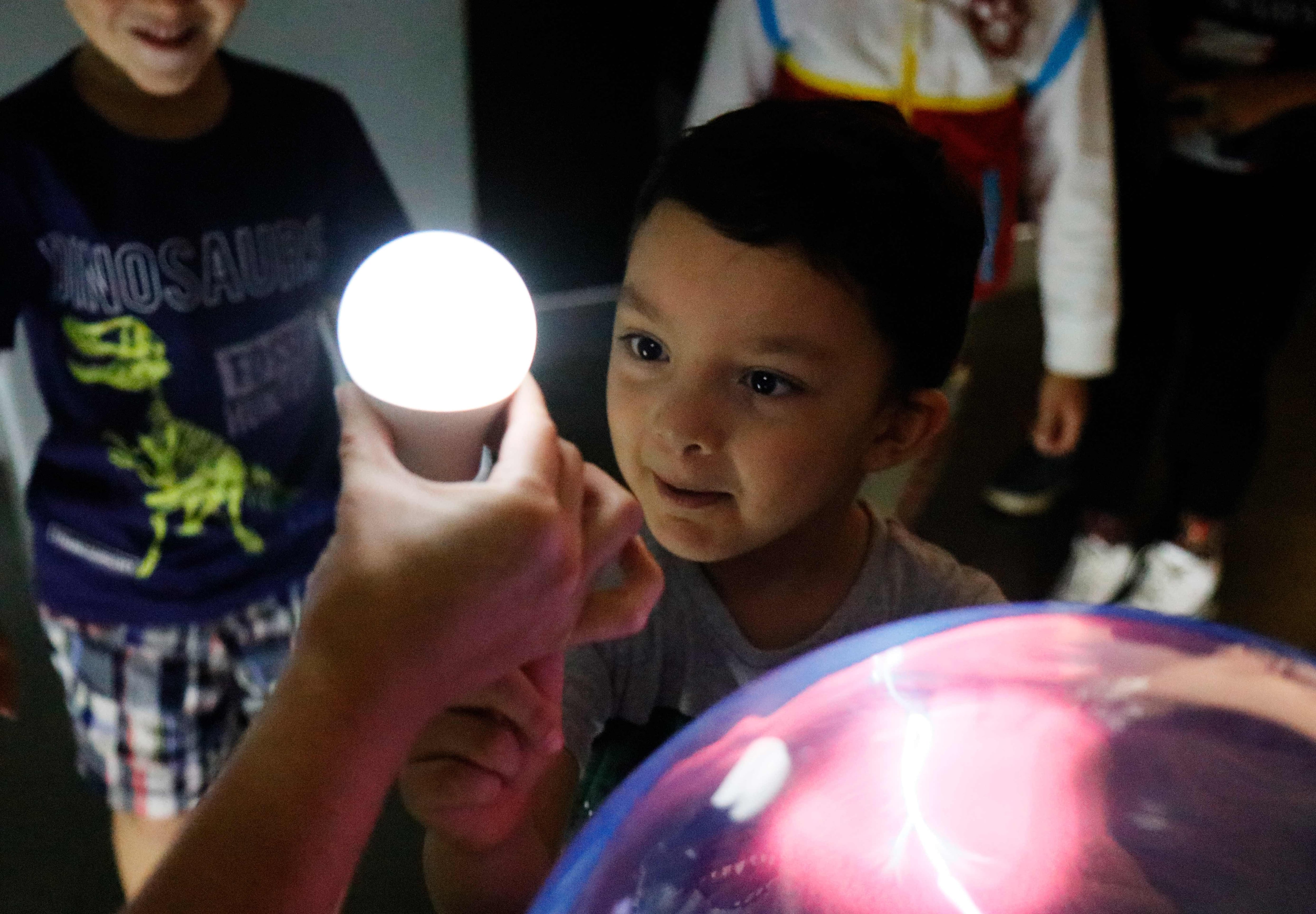 Niños en los talleres de verano en los museos de San José.