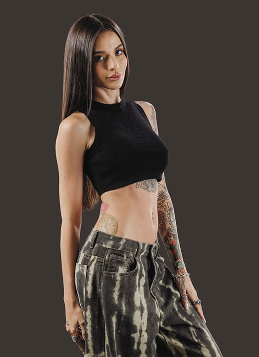 Tatuadora Jana de Oliveira en revista Perfil