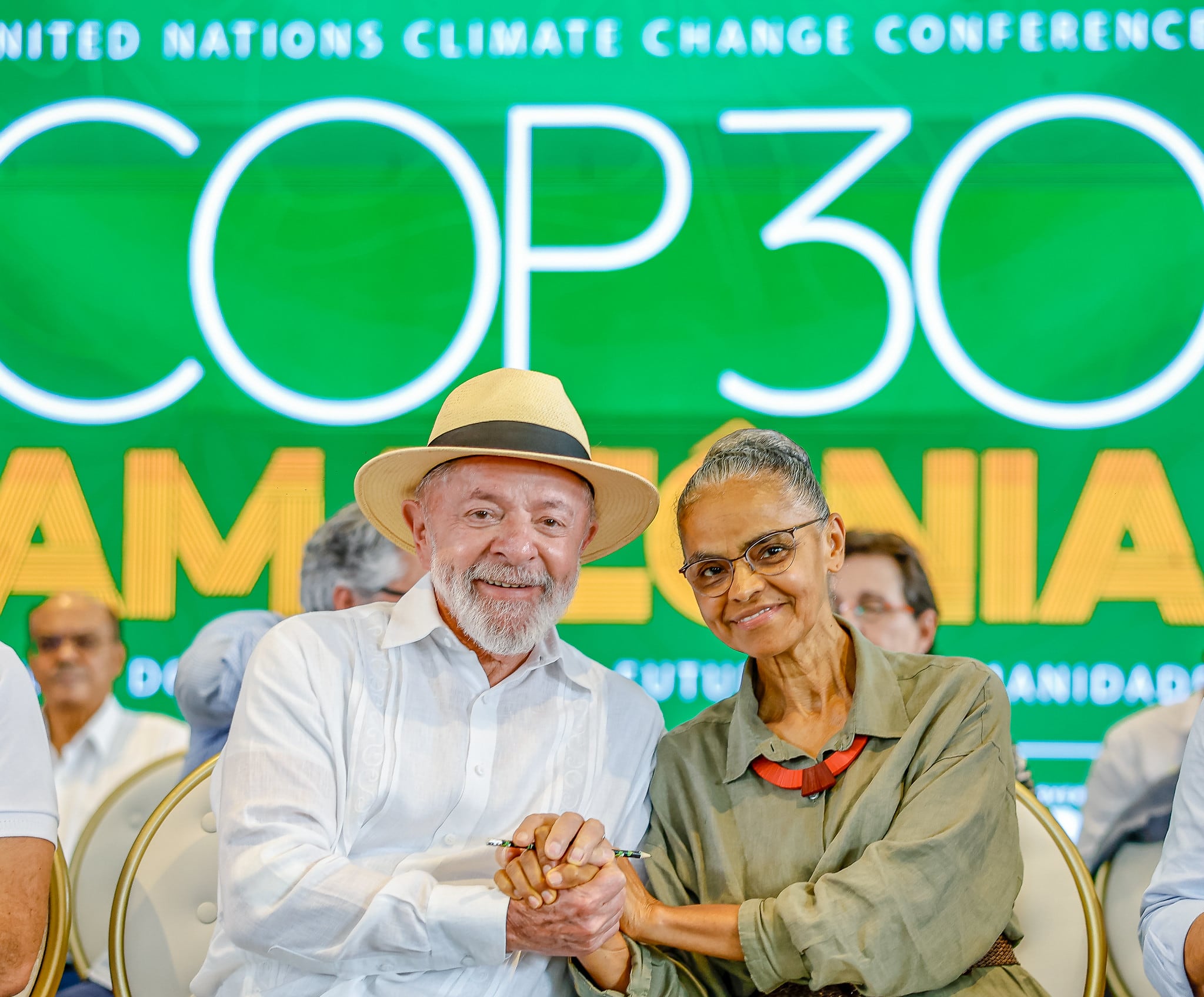 El presidente de Brasil, Luiz Inácio Lula da Silva, y la Ministra de Medio Ambiente y Cambio Climático, Marina Silva, durante la ceremonia de presentación de las inversiones del Gobierno Federal para la COP30 y su legado. Mercado São Brás, Belém-PA.