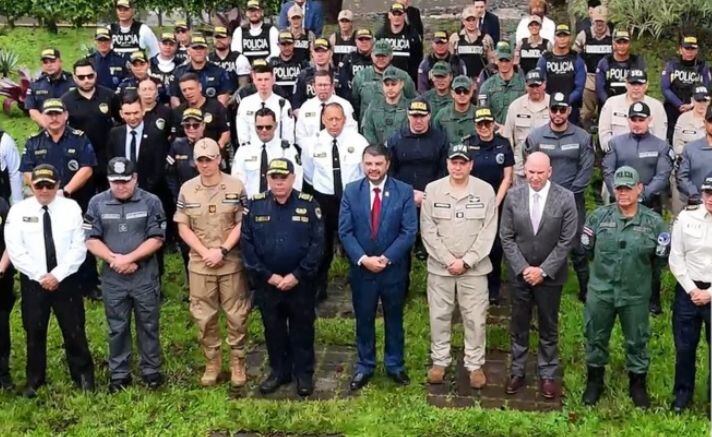 El gobierno agrupó a los jerarcas policiales para hacer vídeo