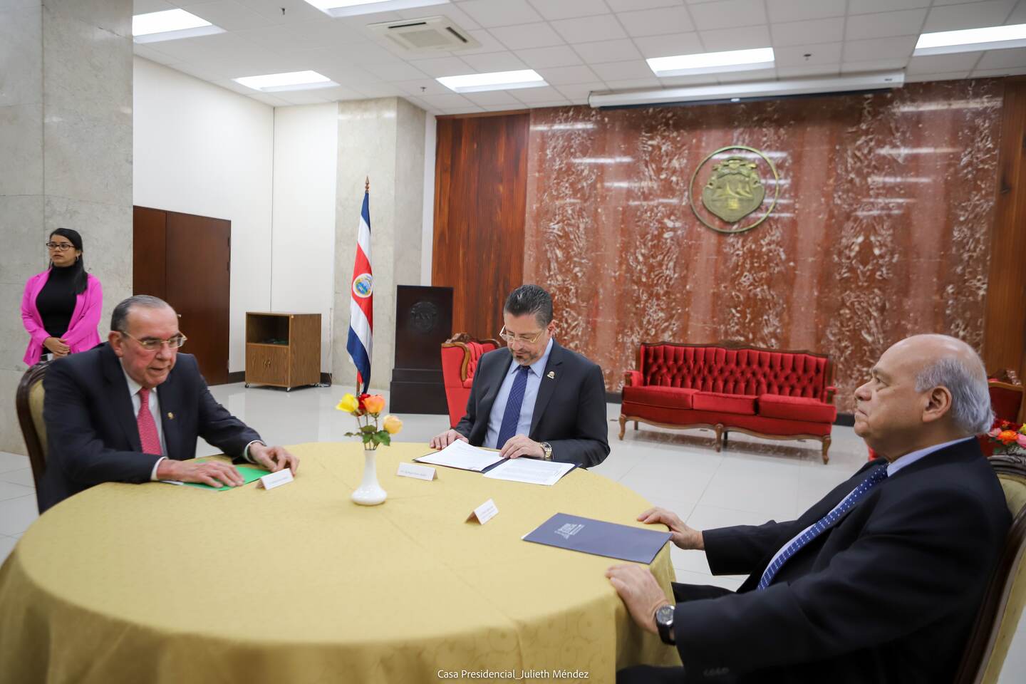 Reunión de los supremos poderes fue convocada por el presidente del Poder Legislativo, el diputado Rodrigo Arias Sánchez. Foto: Casa Presidencial/Julieth Méndez