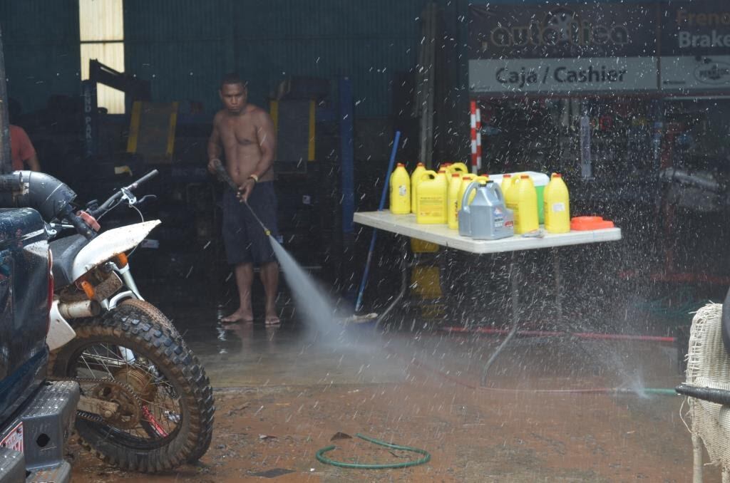 Crecida repentina del agua sorprendió a vecinos de Jacó