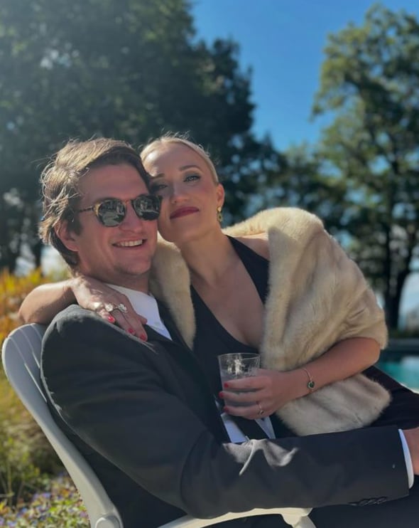 Emily Osment anunció su compromiso con Jack Anthony en un posteo en redes sociales el año pasado. Foto: @emilyosment