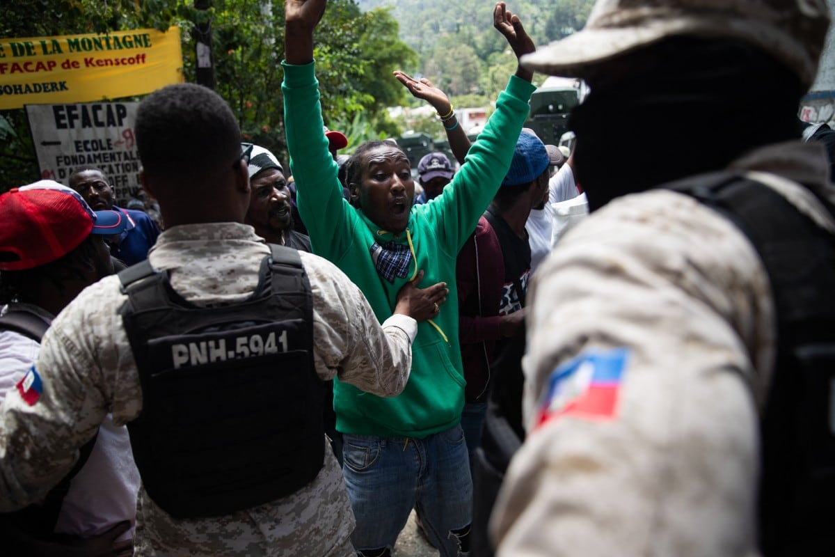 Miembros de pandillas atacaron a personas desplazadas que se encontraban refugiadas dentro de una iglesia cerca de la capital haitiana y mataron a unas 40, algunas de ellas en ejecuciones, según declaró el lunes el alcalde a AFP.