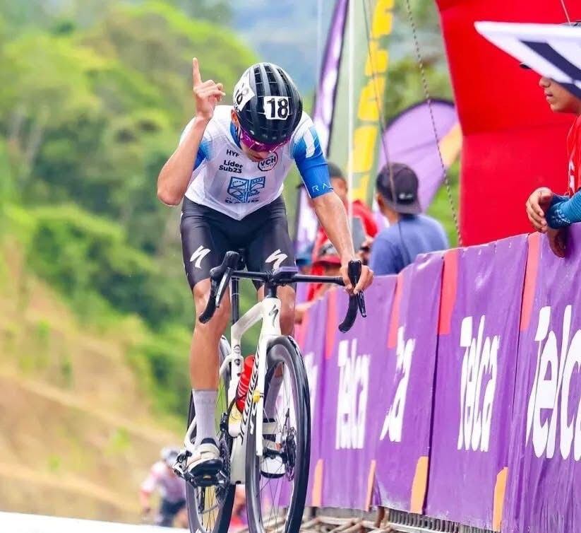 Alejandro Granados
Vuelta a Chiriquí Panamá
Nuevo líder
Colono Bikestation Kölbi
26 de noviembre del 2025
Cortesía Fepaciclismo