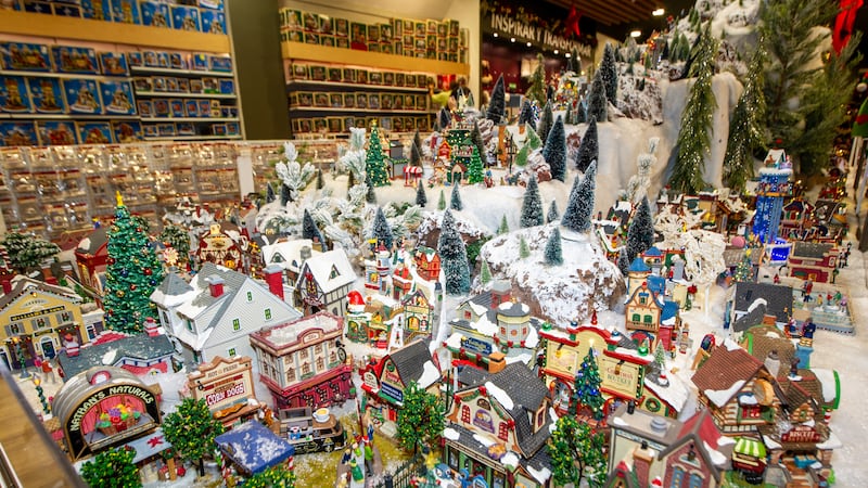 La Navidad ya llegó a Cemaco con la magia de sus Villas de Lemax