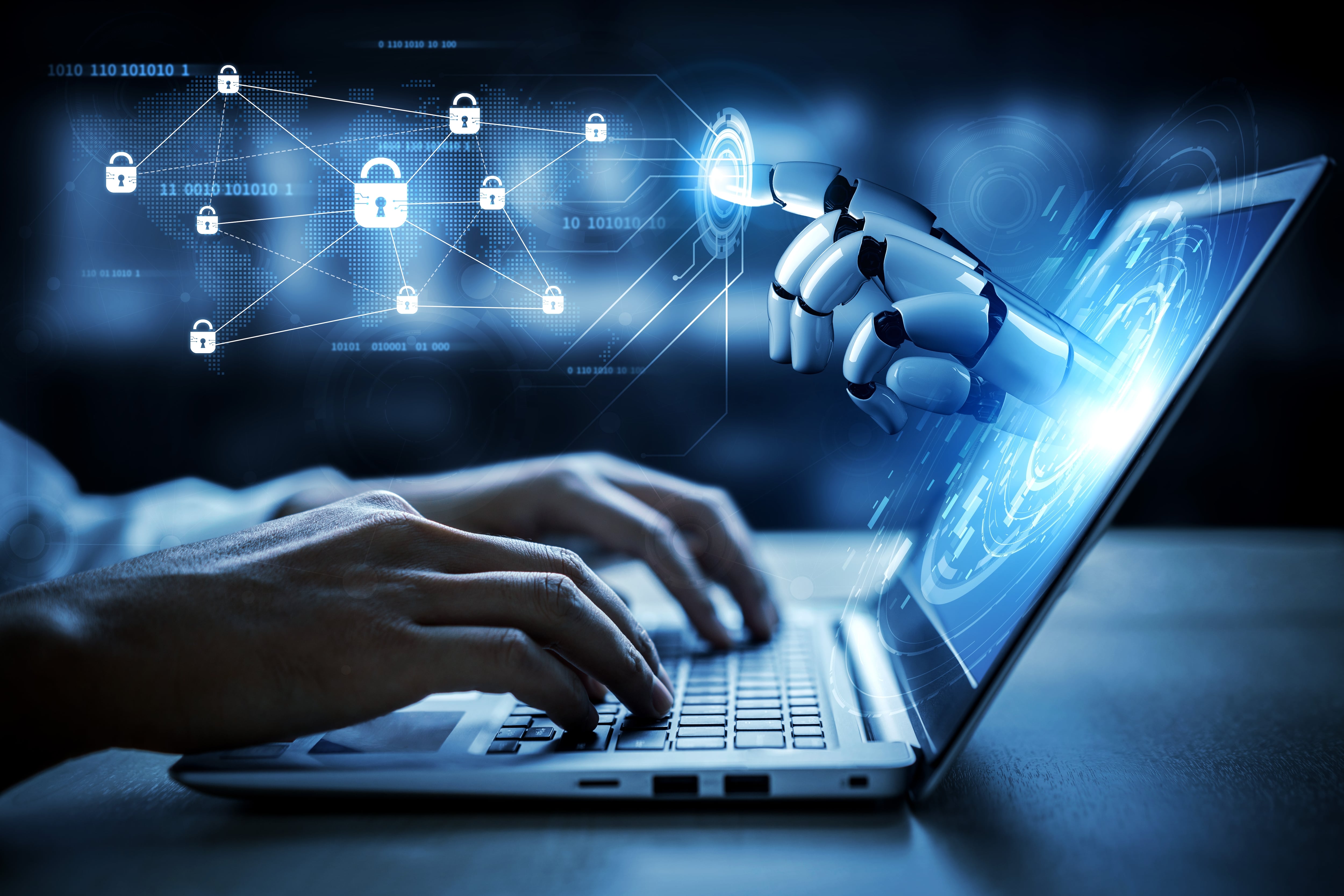 Mano de robot sale de pantalla y apunta hacia usuario que teclea en la laptop