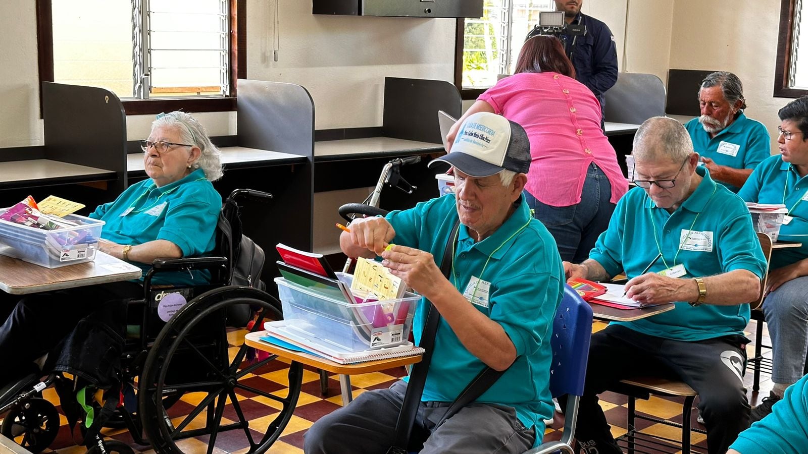 Hogar Carlos María Ulloa abre primera escuela para que adultos mayores residentes en el hogar aprendan a leer y escribir. Martes 5 de marzo 2024