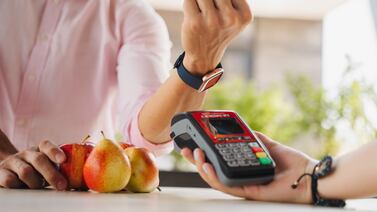 ¿Cuáles funciones debe considerar antes de comprar un reloj inteligente?