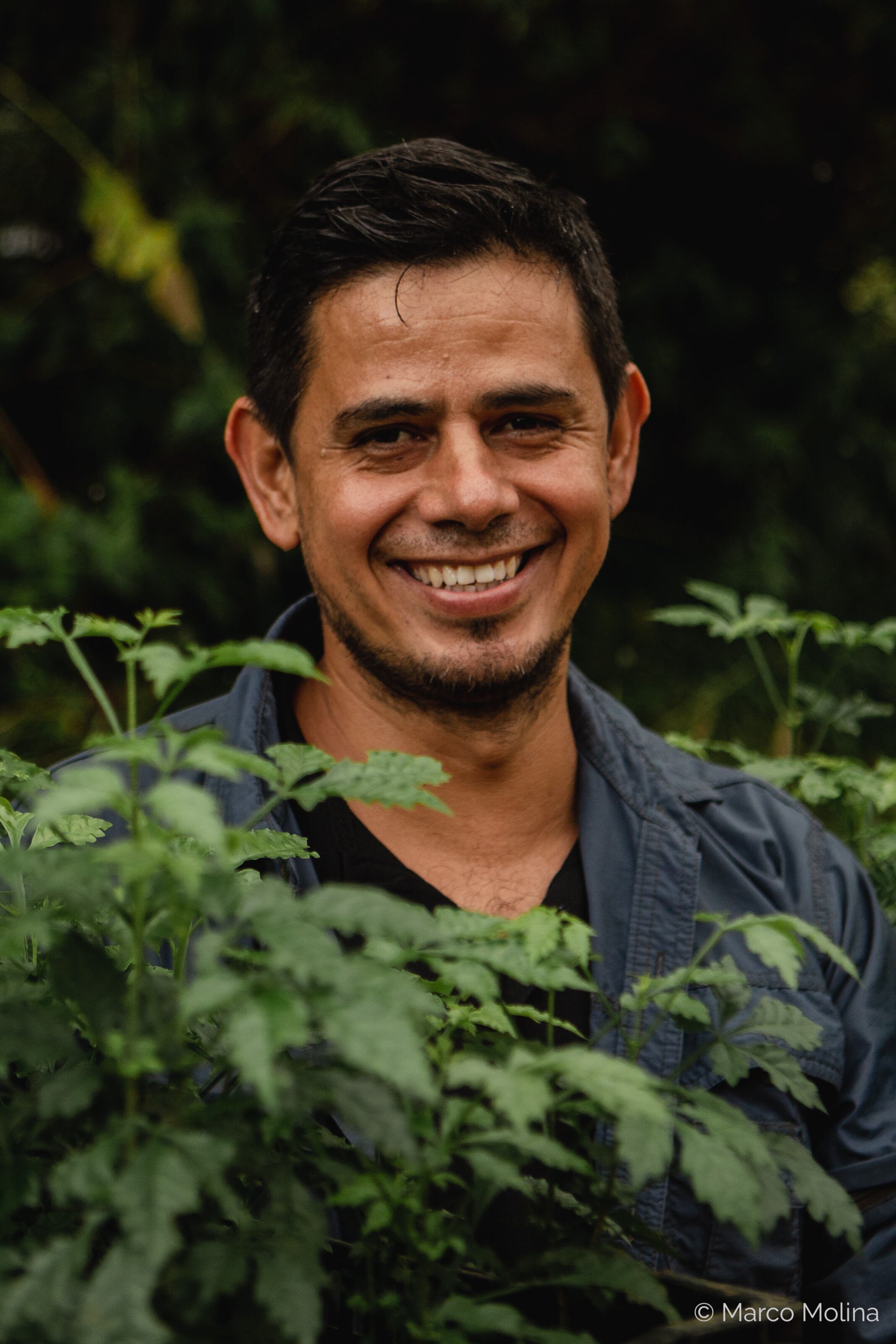 La Fundación Costa Rica Wildlife anuncia con mucha emoción el descubrimiento de una nueva especie de rana escondida entre el Volcán Tenorio y el Volcán Miravalles. Fue descubierta por Donald Varela Soto, un guía naturalista de Bijagua, en la reserva biológica Valle del Tapir