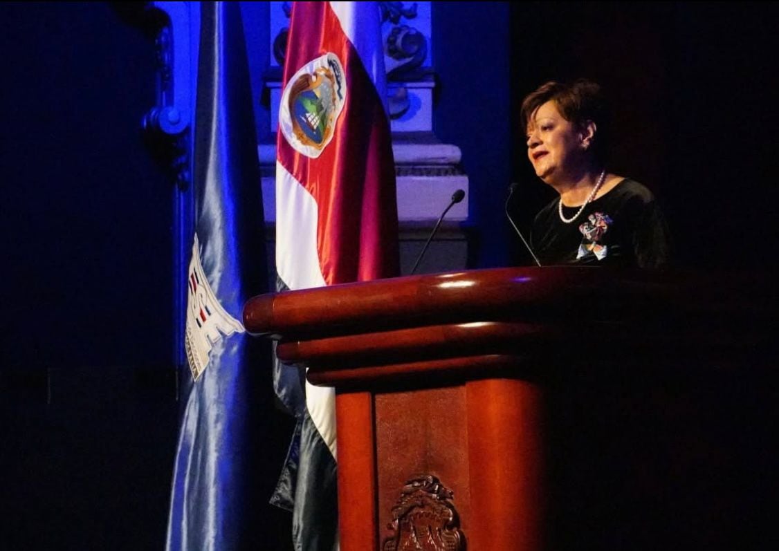 Presidenta del TSE durante su discurso en la celebración del 75° aniversario del órgano electoral. Foto tomada del Facebook del TSE.