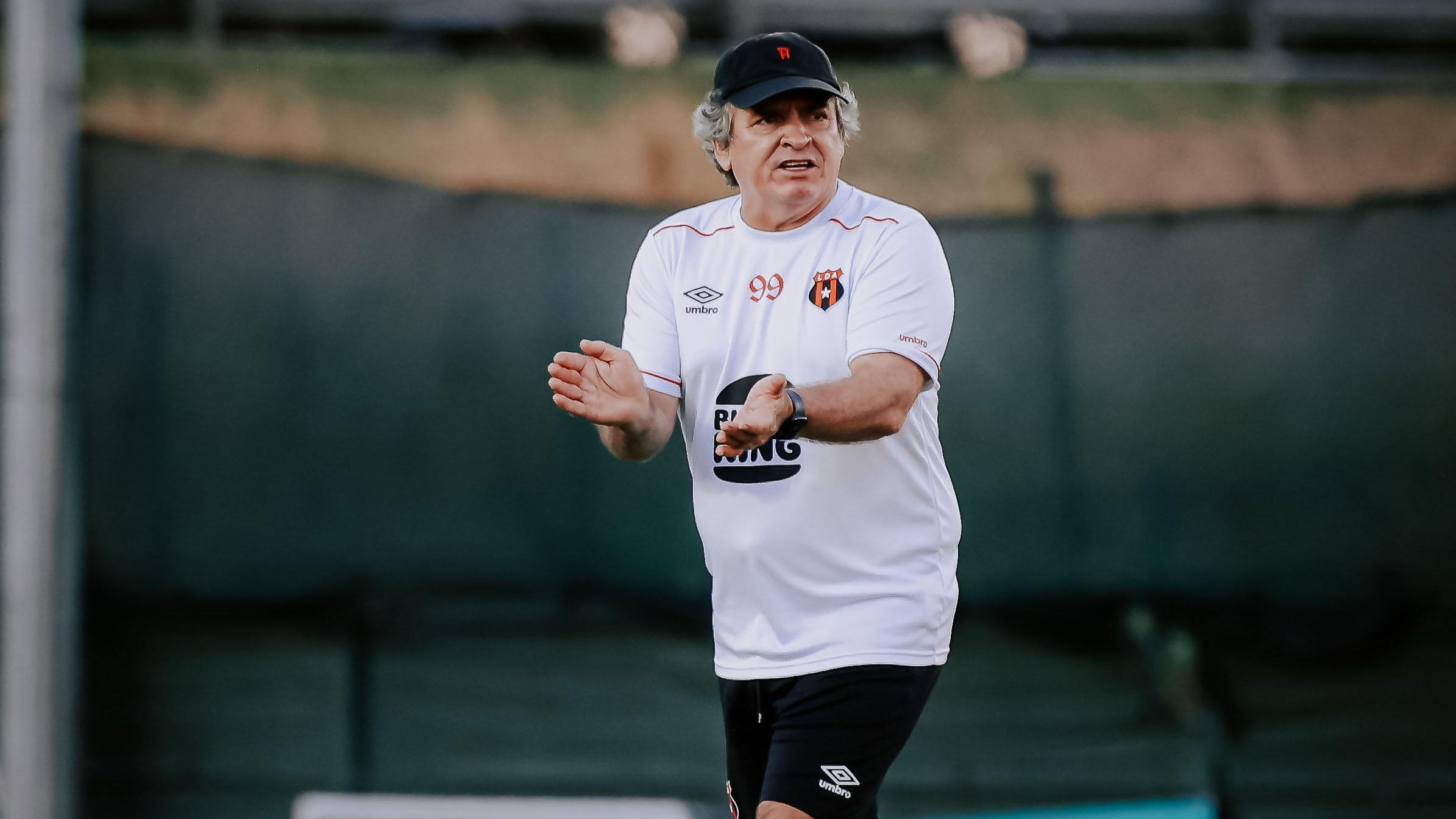 Óscar Ramírez está debidamente inscrito para dirigir en el banquillo de Alajuelense. Prensa LDA.