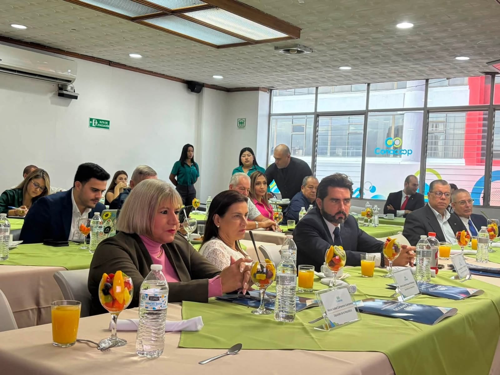 El movimiento cooperativo y representantes de la Asamblea Legislativa participan en la firma de un importante proyecto de ley que busca fortalecer al sector cooperativo y continuar impulsando su aporte al desarrollo de Costa Rica.
