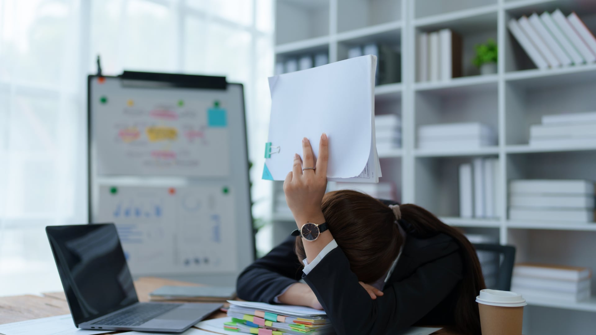 El burnout convierte la rutina laboral en un desgaste constante e invisible.