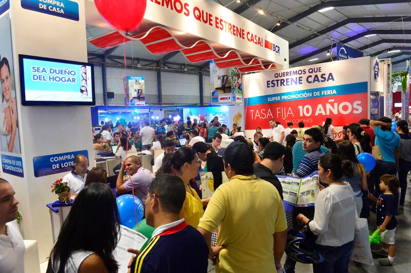La presión del Gobierno sobre los recursos internos eleva las tasas de interés y perjudica a los hogares que han adquirido créditos o que quieren hacerlo. | RAFA PACHECO/ ARCHIVO