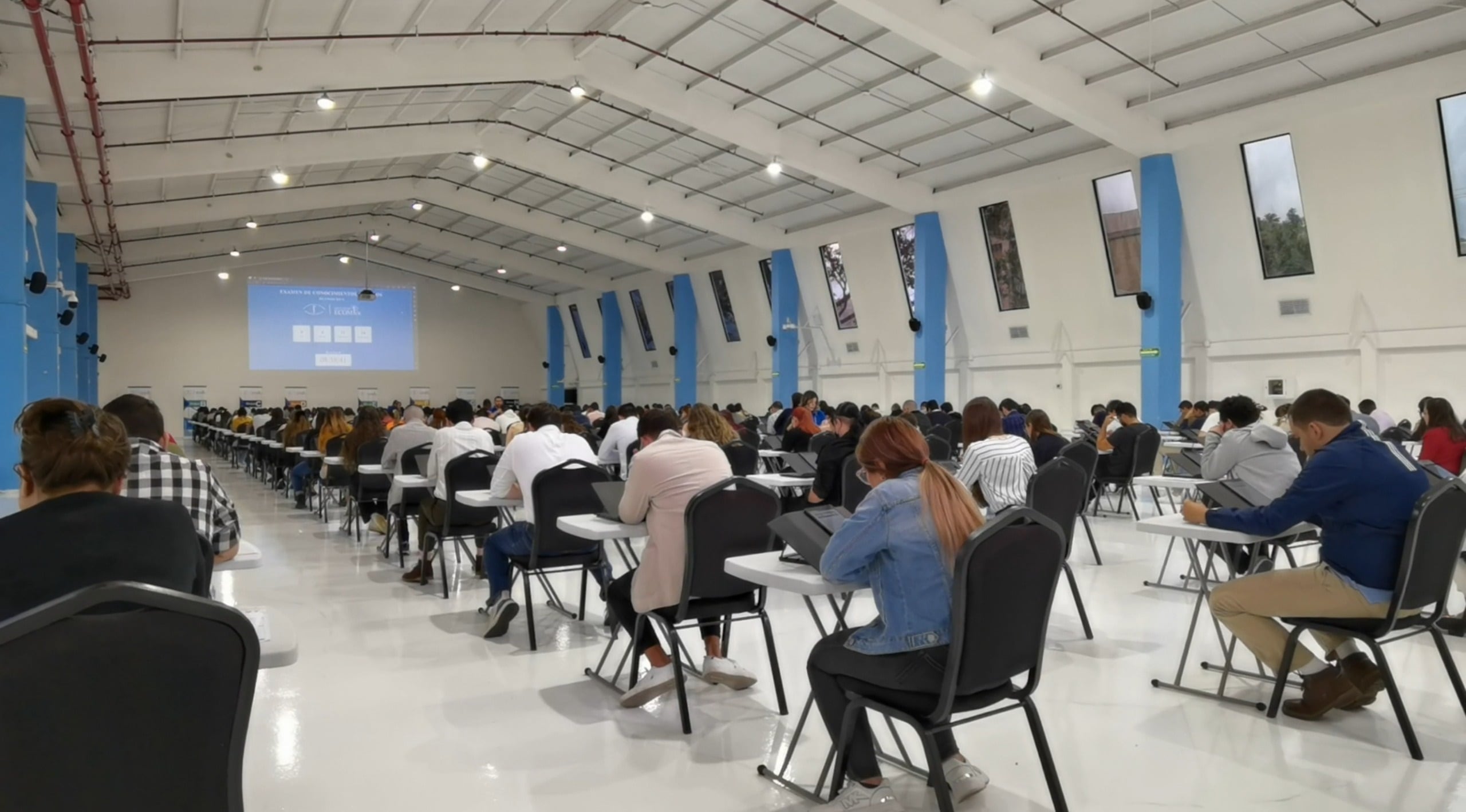 De acuerdo a los datos oficiales del Colegio de Médicos, 6 de cada 10 doctores que hicieron el examen lo ganaron. Esta prueba se llama Examen de Conocimientos Médicos de Costa Rica (ECOM-CR); el examen lo hicieron el pasado enero del 2024.