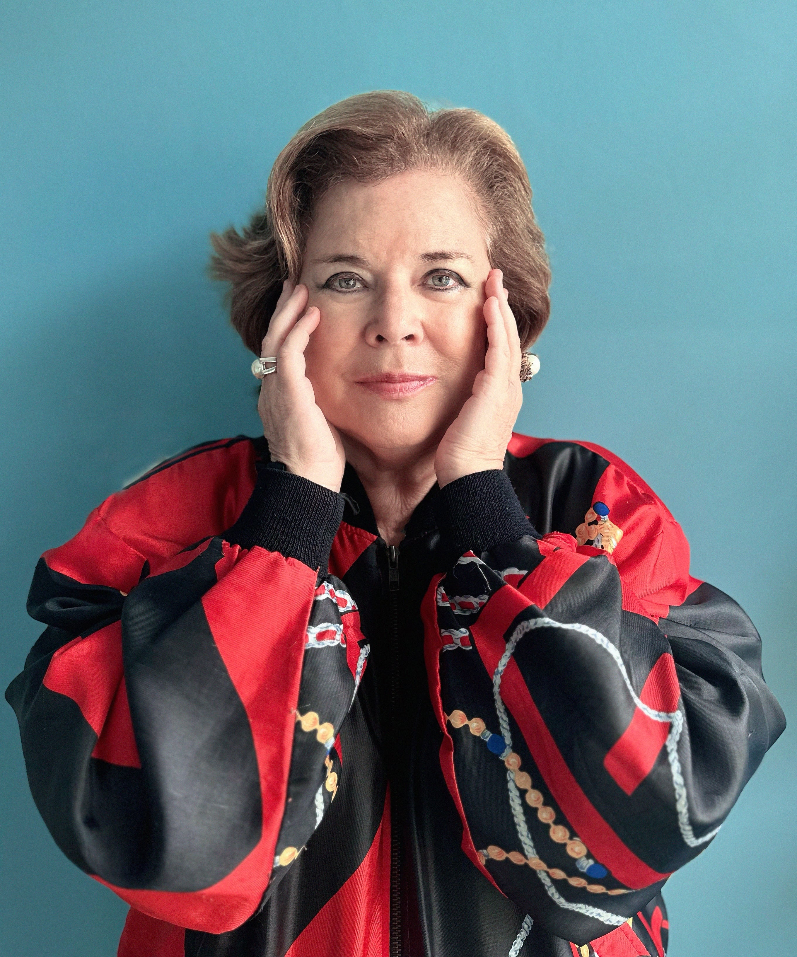 La pianista costarricense Pilar Acuña estrenó el disco 'Cuadros eclécticos' con obras para cello, violín y piano.