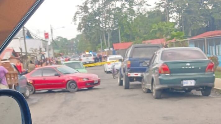 El tiroteo ocurrió la tarde de este 19 defebrero frente a la escuela de El Cairo, donde dos estudiantes fueron alcanzados por proyectiles. Foto: Cortesía, San Clemente informa.