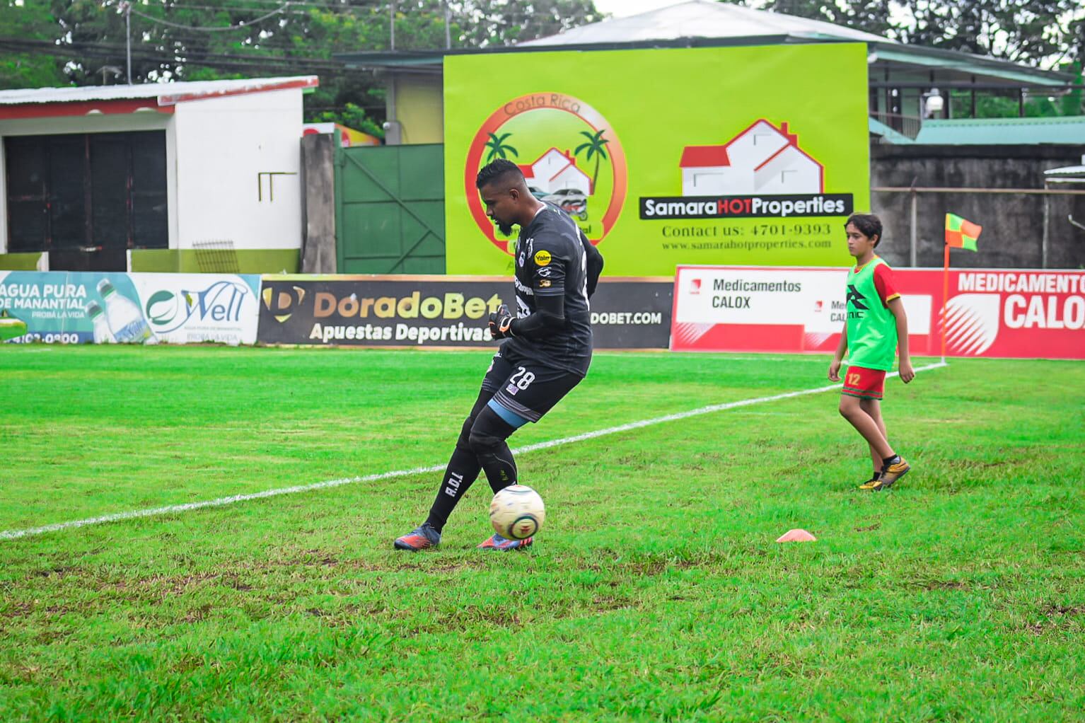 Guanacasteca vs. Puntarenas
Suspendido juego por lluvia y las malas condiciones del terreno de juego.
Los jugadores de Guanacasteca calentaron antes del partido fuera de pa cancha, debido a que estaba muy suave t llena de barro
18 de octubre del 2023
Cortesía: Guanacasteca