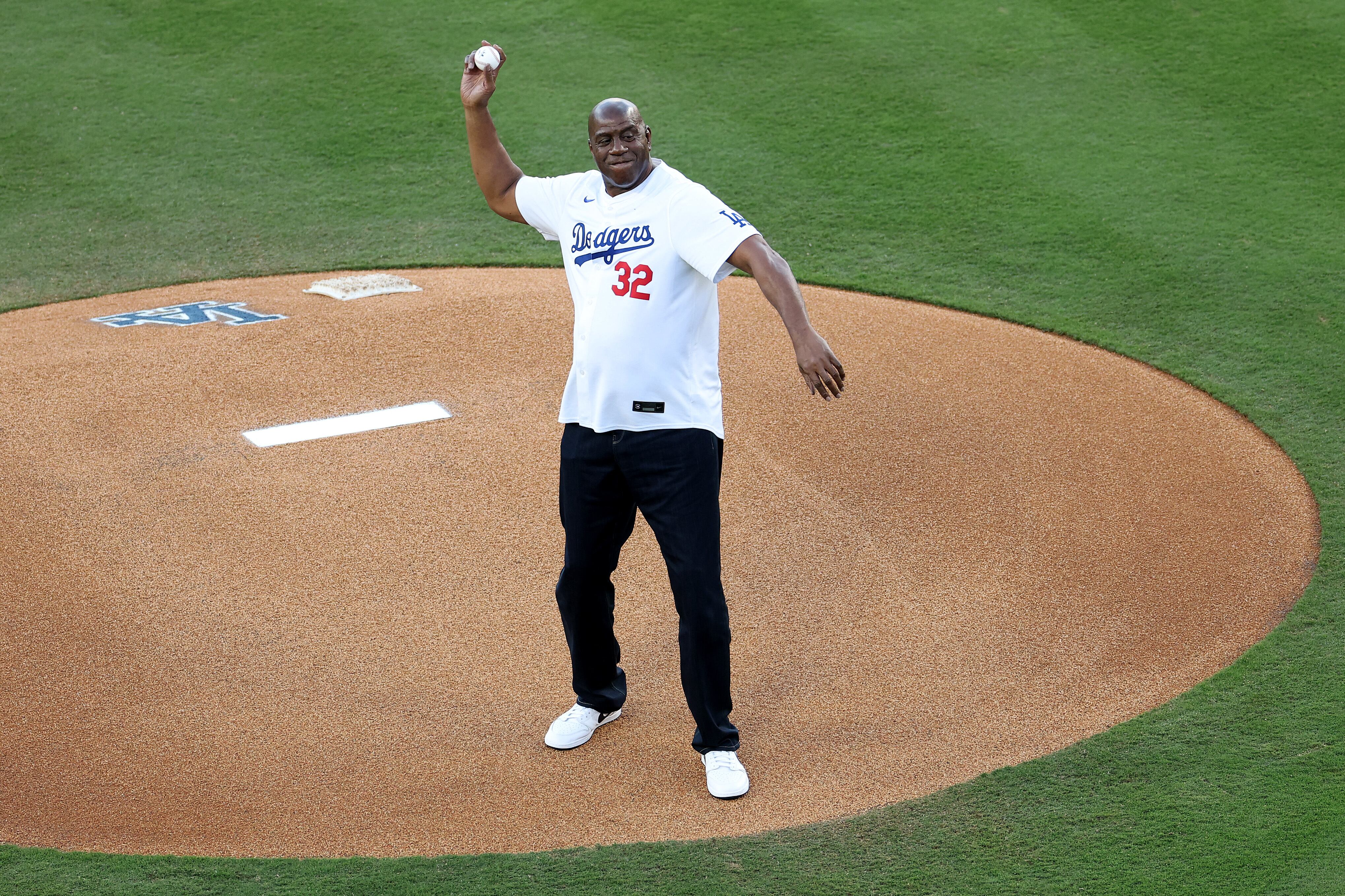 Magic Johnson compartió los motivos que lo impulsaron a invertir $2.000 millones en los Dodgers, ahora bicampeones de la MLB.