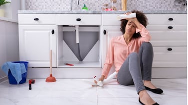 Así funciona el truco casero sencillo que elimina el mal olor de las tuberías sin químicos agresivos