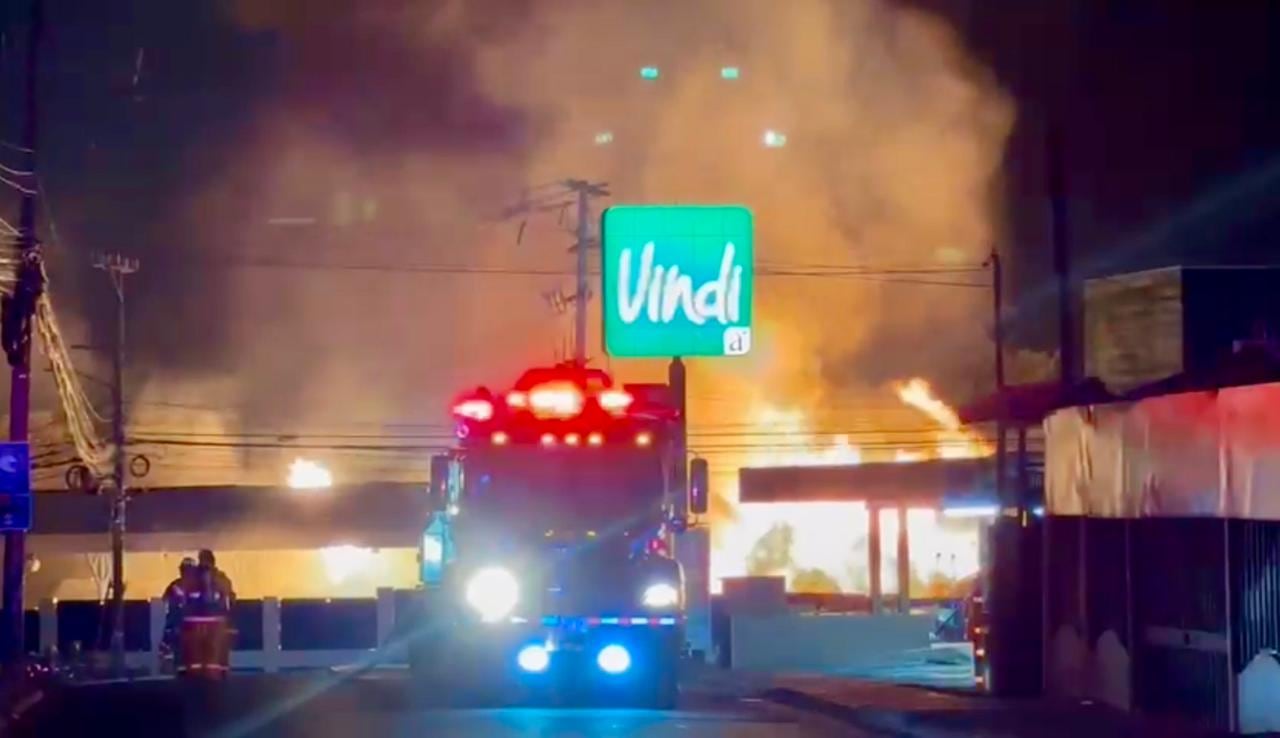 La fuga de Gas Licuado de Petróleo (GLP) en la empresa Blue Fame provoca un incendio de grandes proporciones en Santa Ana.