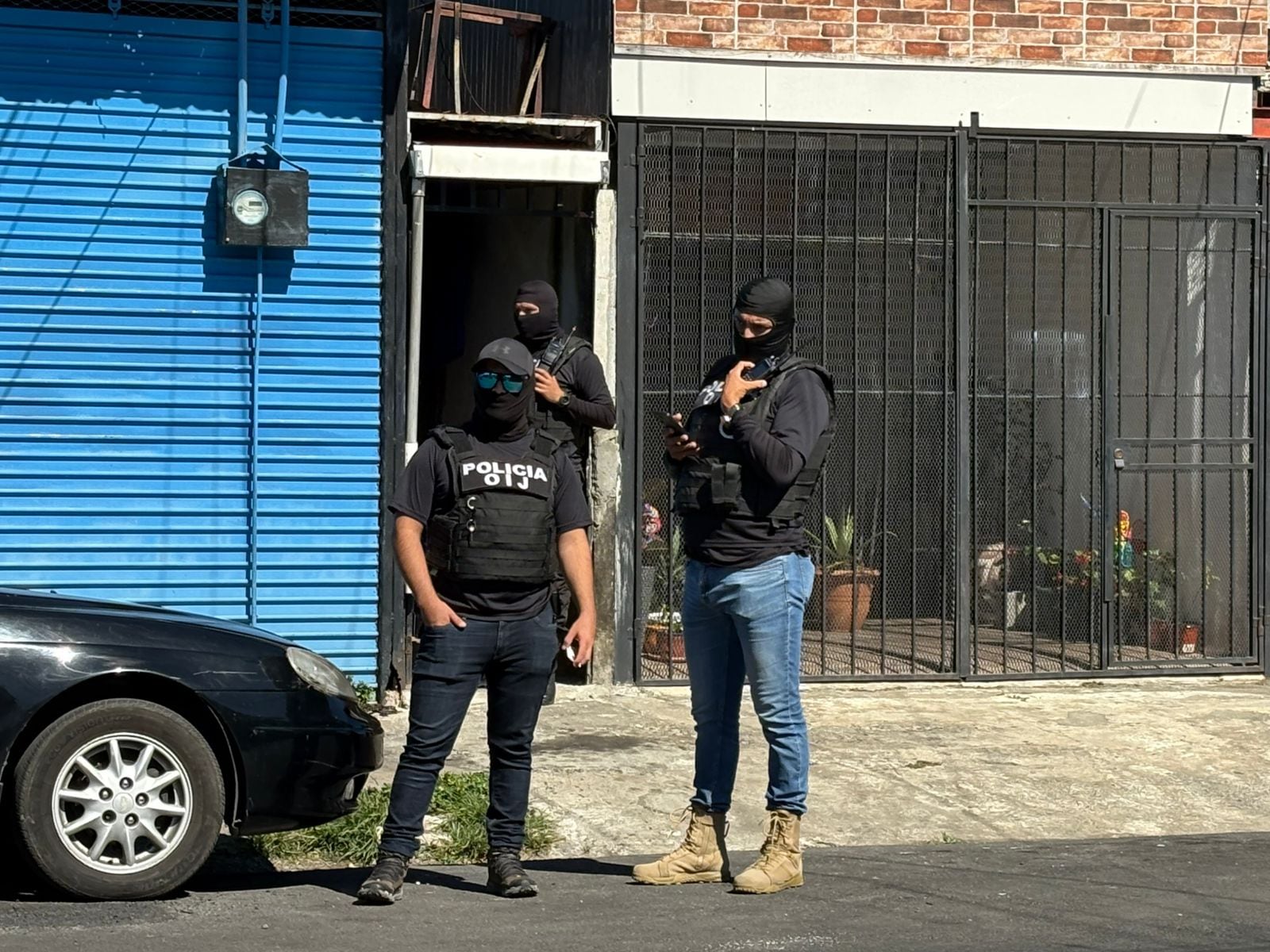 La investigación inició en diciembre de 2025 tras recibir información confidencial sobre una organización que operaría puntos de venta de droga en vía pública.