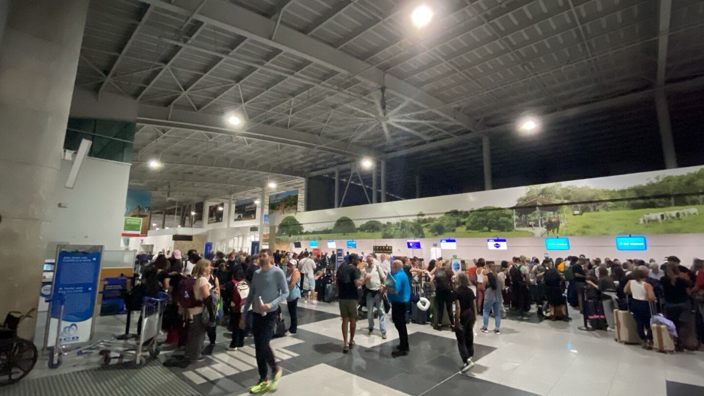 Nuevo cierre en aeropuerto de Liberia obliga a desviar o cancelar 11 ...