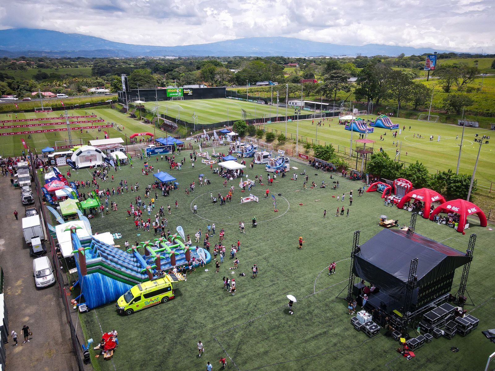 El CAR se llenó de mucha diversión en el Día del Niño. Alajuelense sorprendió con el Mundo Liguista.