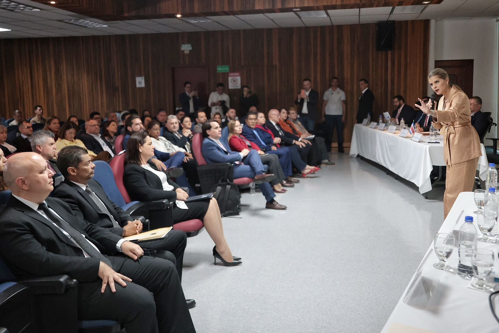 La presidenta Laura Fernández convocó a los 57 diputados y a representantes del Poder Judicial a un encuentro sobre seguridad y justicia.