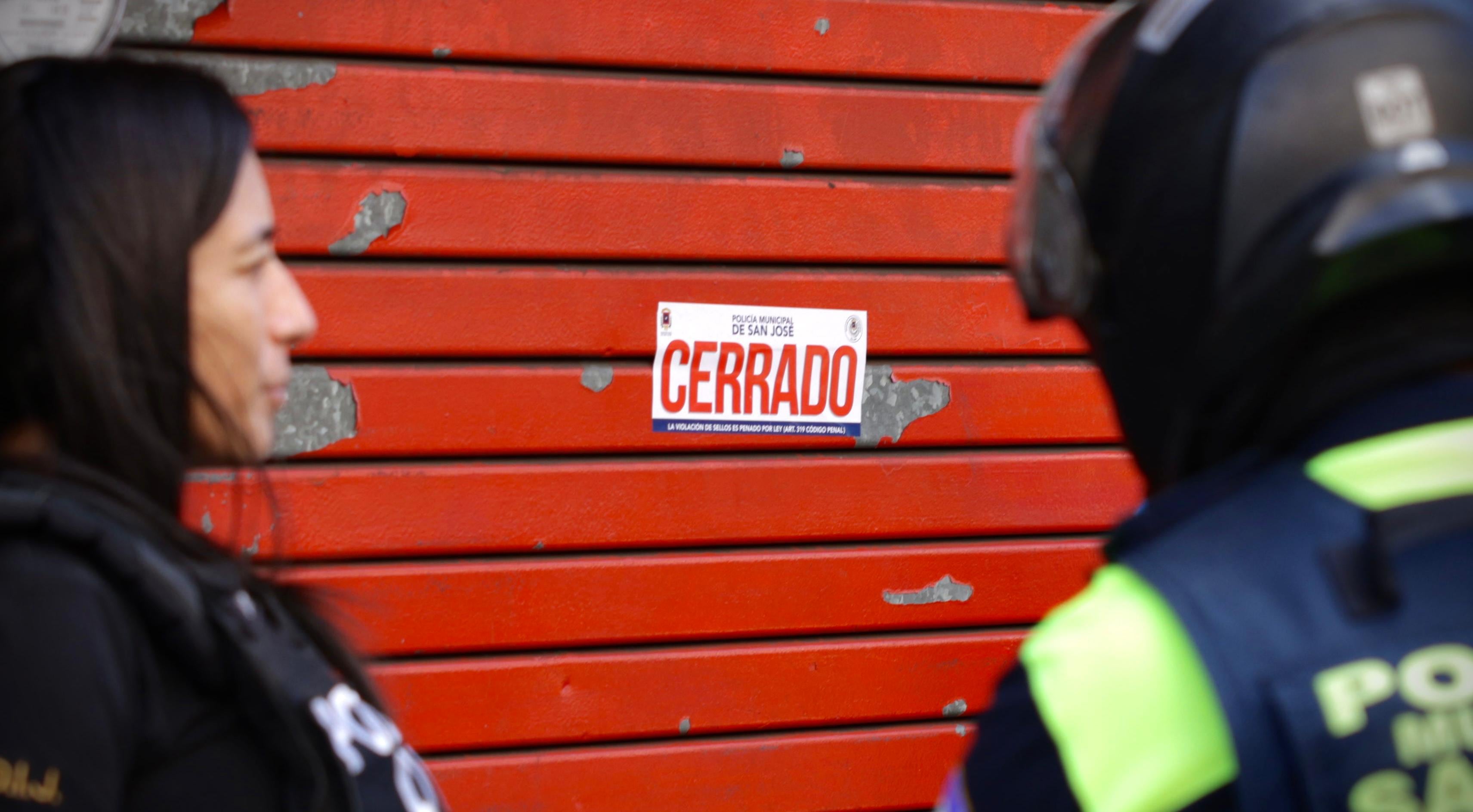 Policía Municipal clausuró ocho compraventas en el centro de la capital por no tener permiso de funcionamiento.