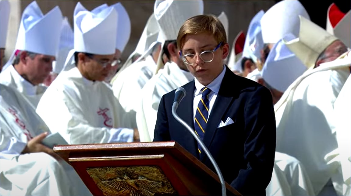 El hermano de Carlo Acutis, Michele Acutis leyó la primera lectura en la canonización.