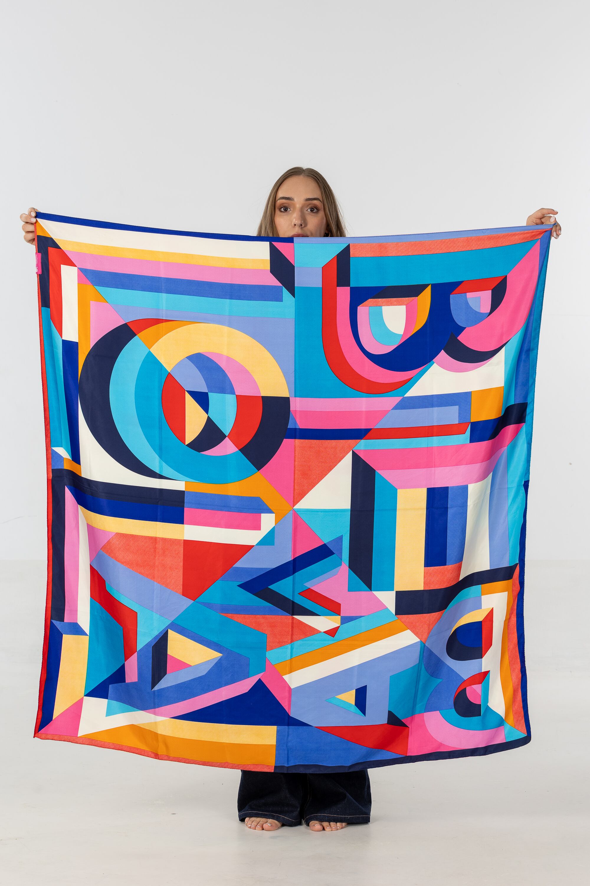 11/01/2025, San José, Tibas, Estudio Fotográfico de Grupo Nación, fotografías de producción de moda de la revista Perfil.