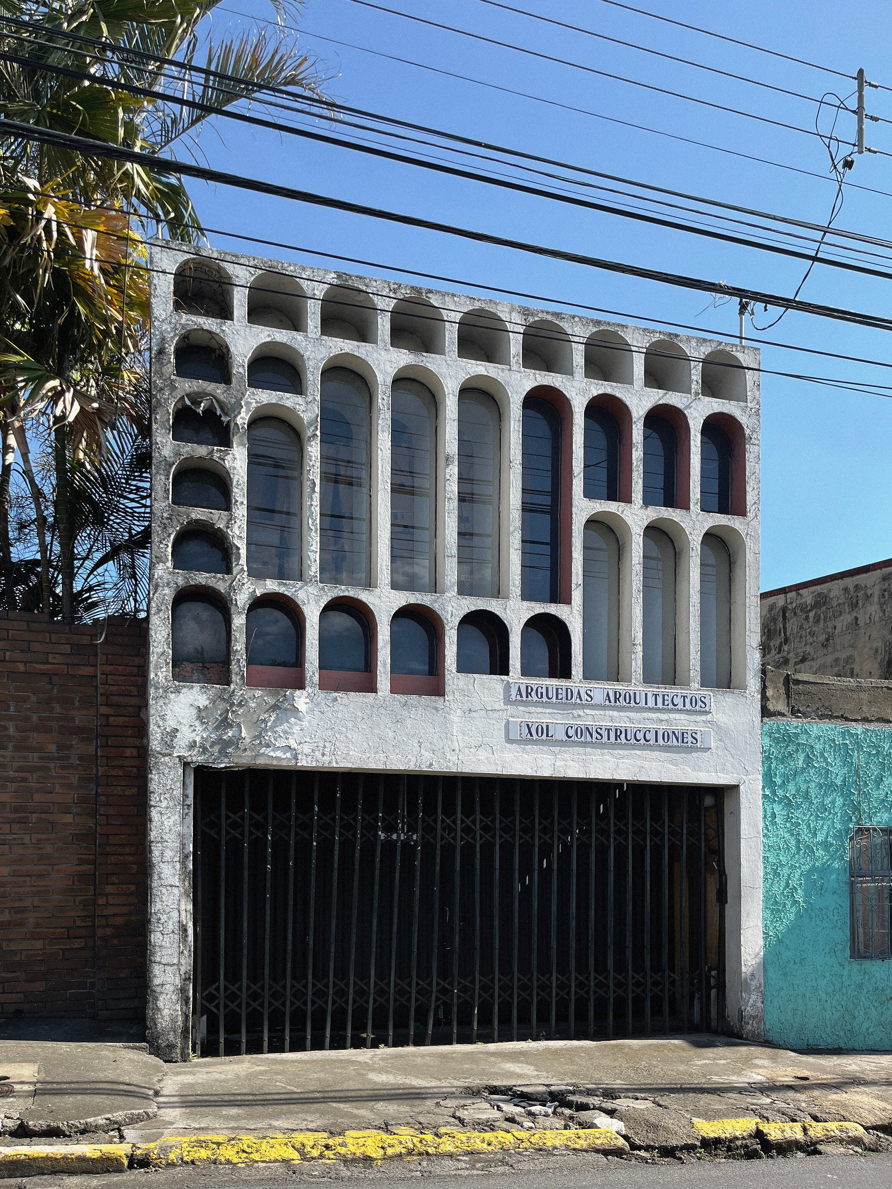 Edificio sede de una firma de arquitectos.