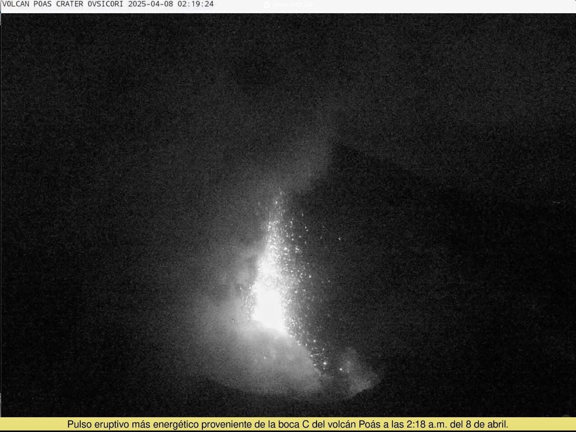Detalle de la erupción la madrugada de este 8 de abril en el Poás. Fotografía: