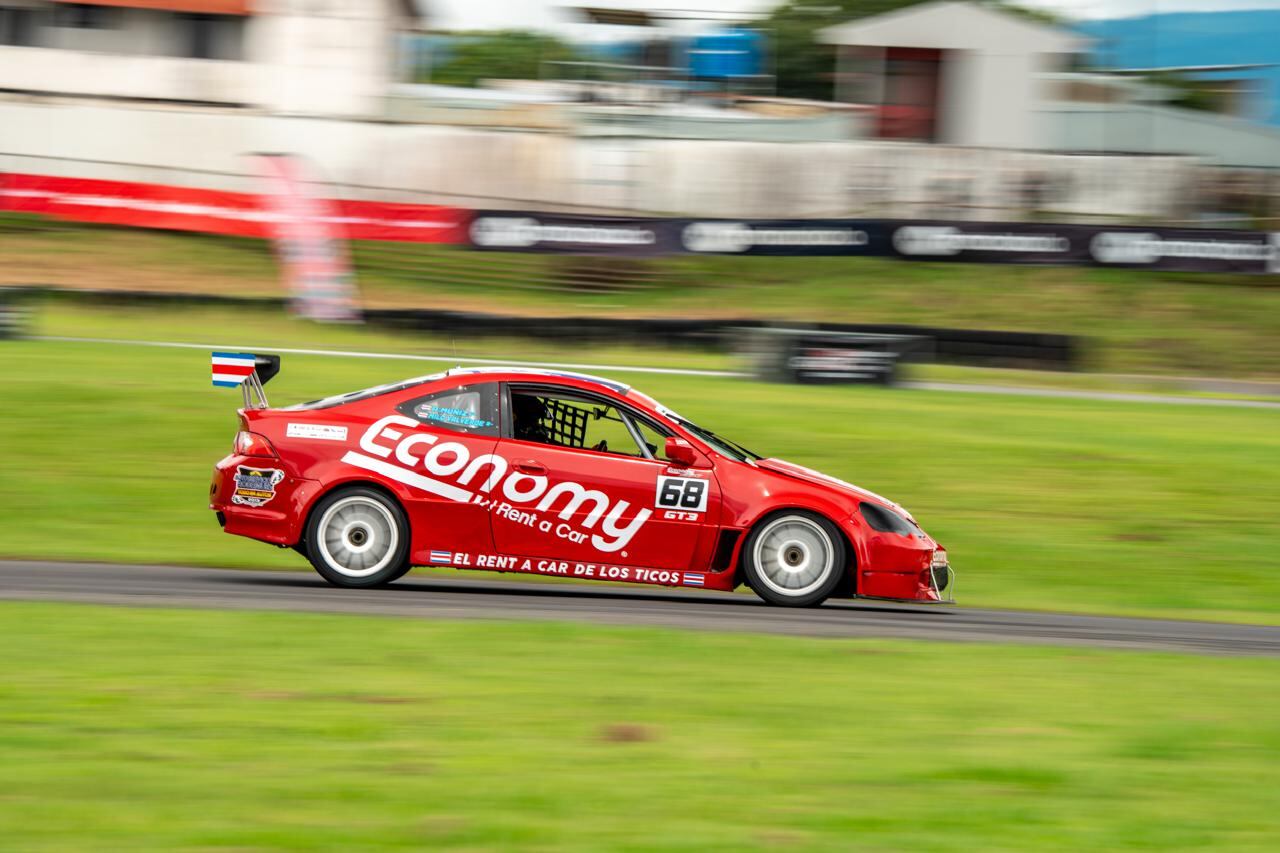 Campeonato de Automovilismo
Copa Economy 200 kilómetro Costa Rica
Alejandro Muñiz y Emilio Milo Valverde
Fueron protagonistas durante todo el campeonato en la categoría GT3
2 de noviembre del 2025
Fotografía:  MR.D MEDIA - CRRL
