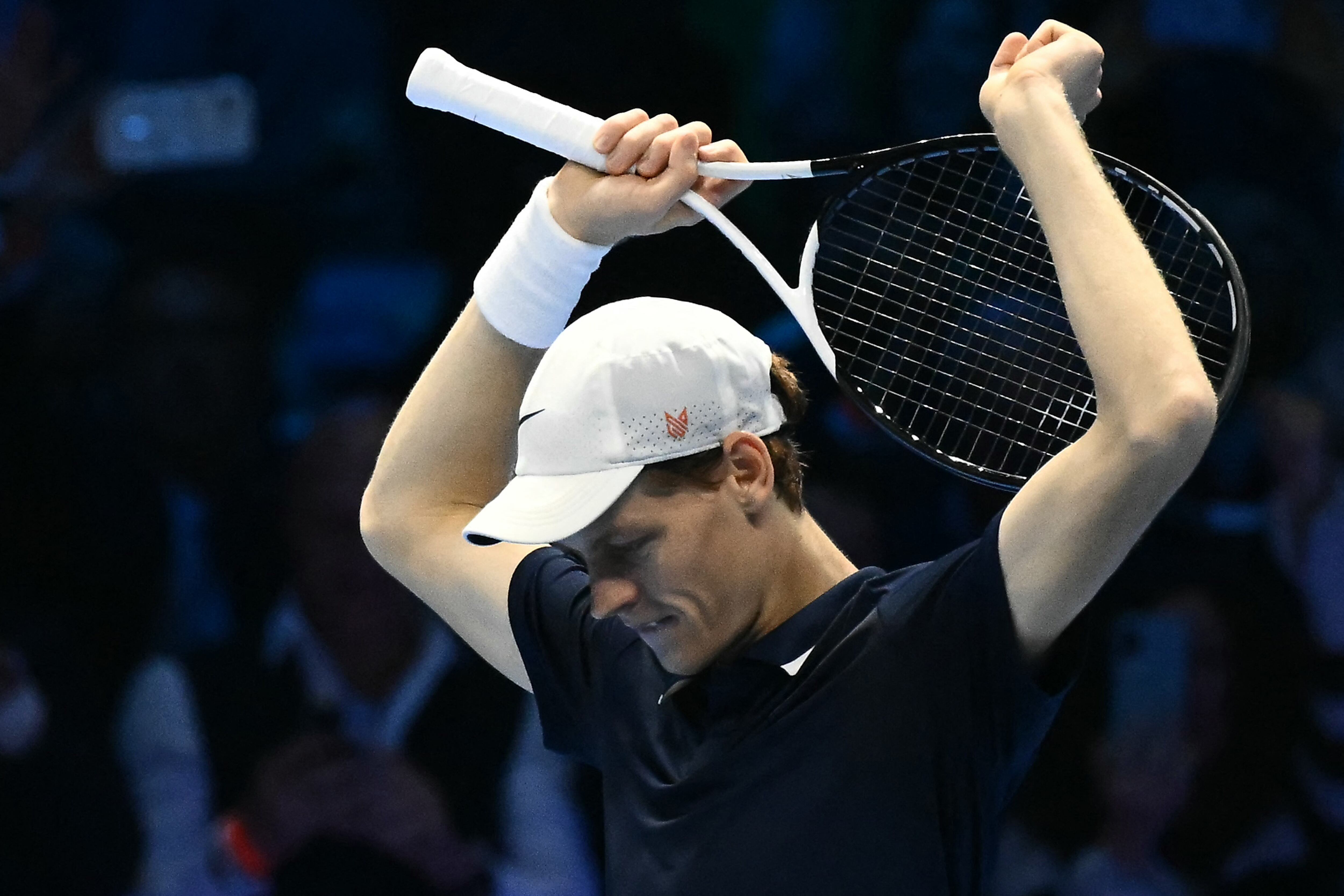 El italiano Jannik Sinner celebra un título más en su temporada de ensueño.