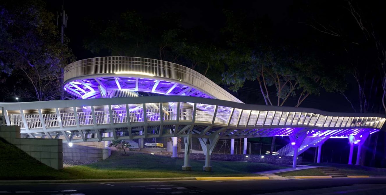En el 2021, el puente peatonal de la UCR obtuvo el primer lugar en la Bienal Internacional de Arquitectura de Costa Rica en la categoría obra urbana, según destacó ante el CU de la UCR, el arquitecto diseñador.